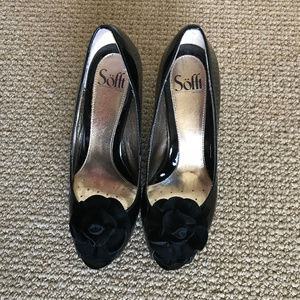 Sofft black patent leather pumps